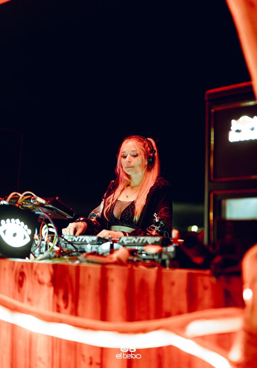 Martina Chellew — Set nocturno